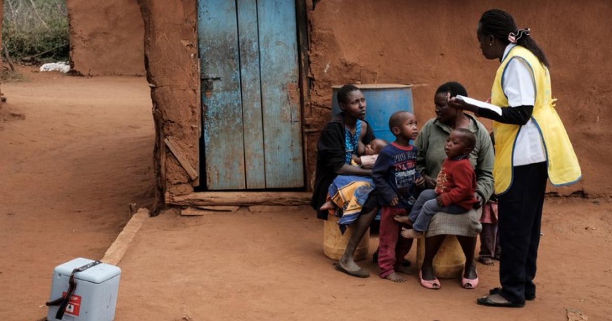Une infirmière lors du lancement de la campagne de vaccination contre la polio, à Kajiado, au Kenya, le 11 juillet 2018. YASUYOSHI CHIBA/AFP