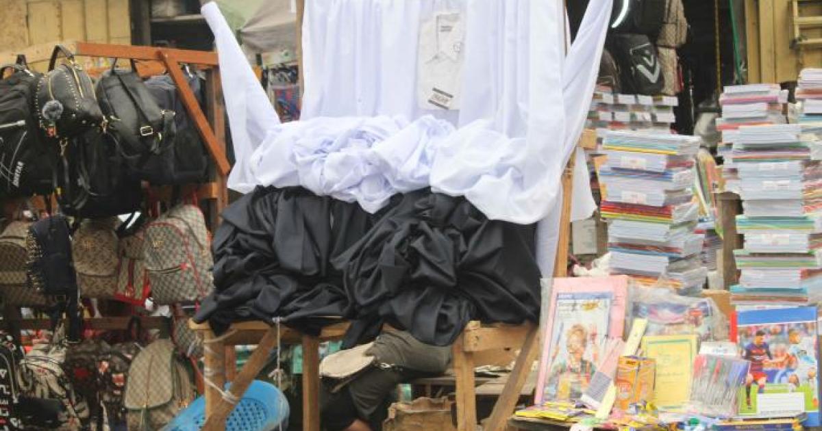 les fournitures scolaires exposées sur le marché/Ph. droits tiers 
