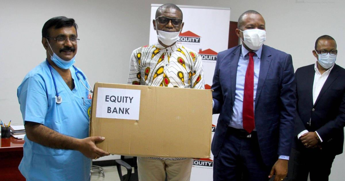 Remise des kits covid-19 par Equity Bank. Ph ACTUALITE.CD.