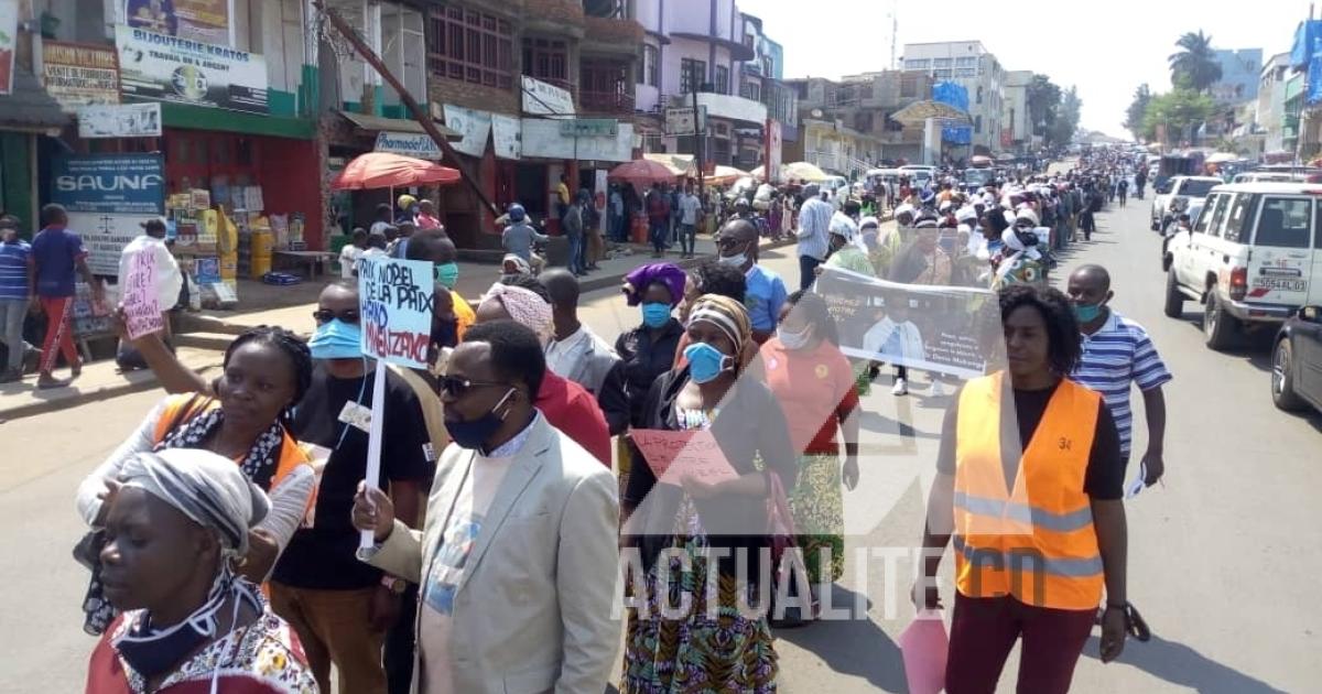 Une foule dans la rue de Bukavu pour dénoncer les menaces de mort contre Denis Mukwege/Ph ACTUALITE.CD
