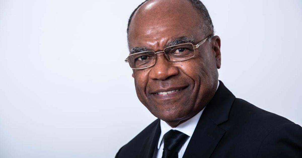 Le sénateur Léonard She Okitundu