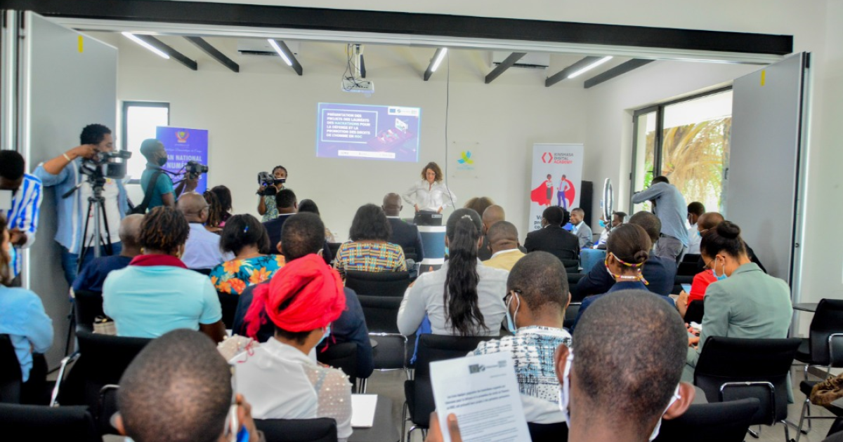 Présentation des projets des gagnants des hackathons organisés par Internews pour la défense et la promotion des droits de l'homme en RDC/Ph droits tiers