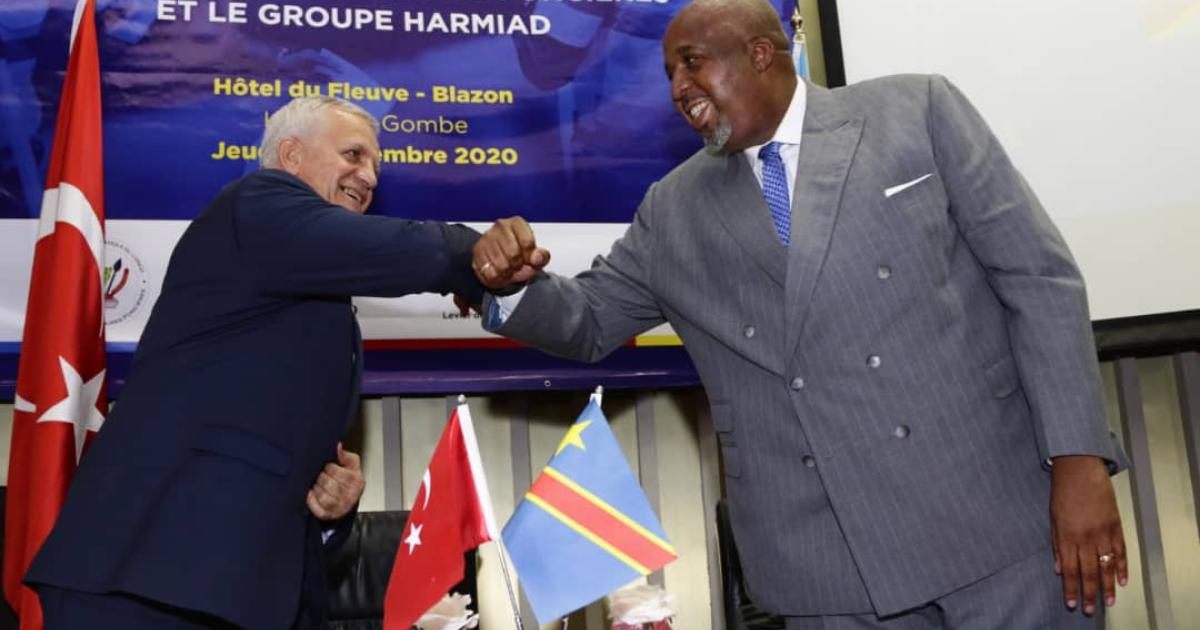 le ministre Aime Molendo Sakombi et le PCA du groupe Harmiad, Hassan Bulut/Ph. droits tiers 