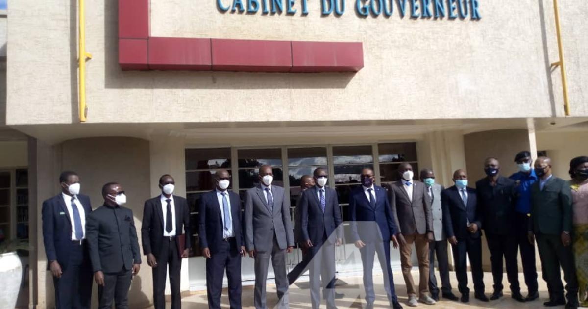 Photo de famille après la rencontre entre le gouverneur du Sud-Kivu et son homologue de la province de l'Ouest du Rwanda/Ph. ACTUALITE.CD