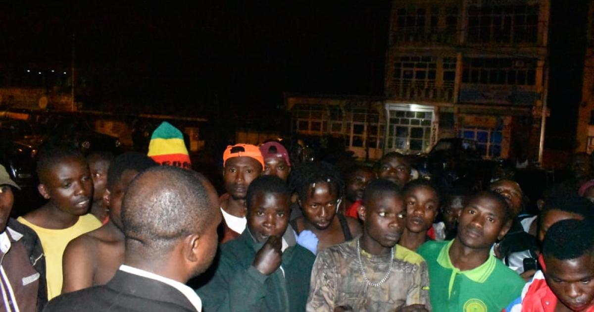 Carly Nzanzu face à la population à Goma.