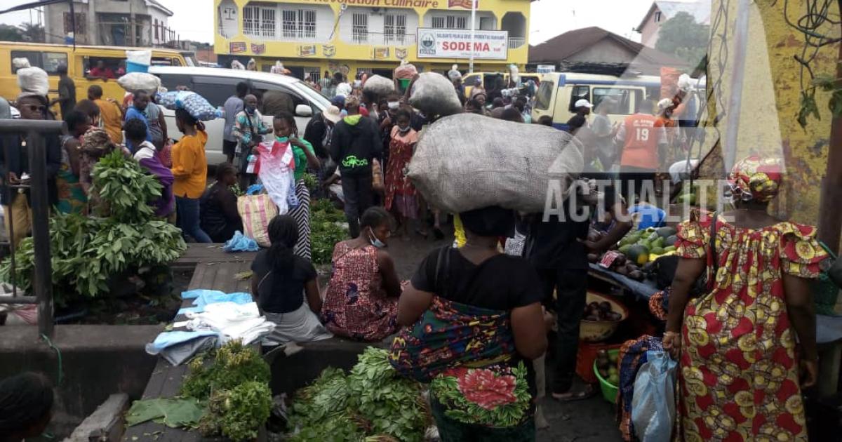 RDC/Couvre-feu: « j’ai passé ma nuit dans un dépôt », des vendeuses témoignent