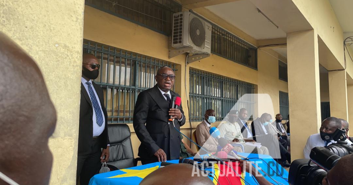 Le vice-ministre de la justice, Bernard Takaishe à la prison de Makala/Ph ACTUALITE.CD