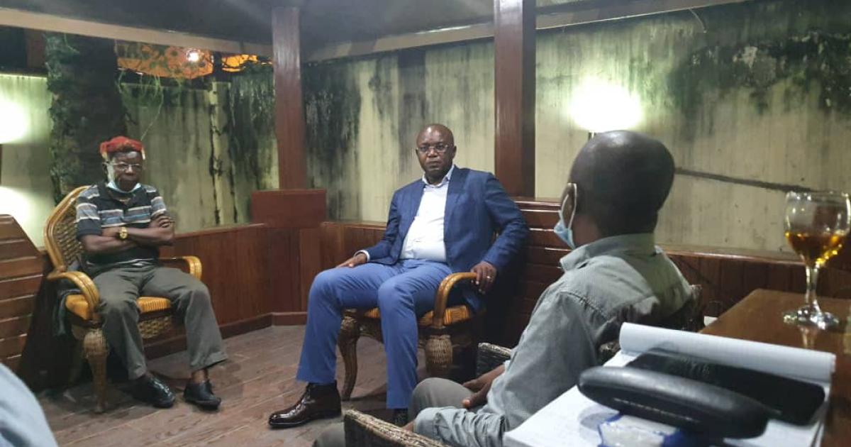 Gentiny Ngobila/Gouverneur de Kinshasa lors de la visite chez l'ancien Premier ministre N'singa Udjuu