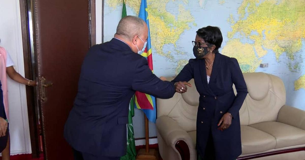 L'ambassadeur tunisien et la ministre congolaise des Affaires étrangères