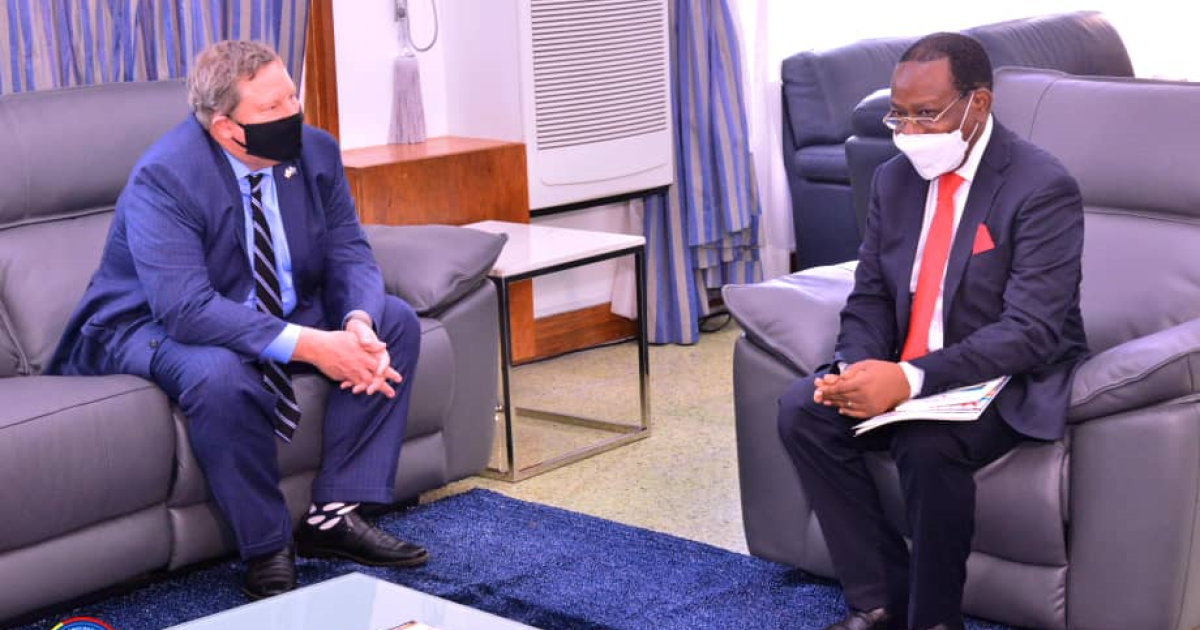 Mike Hammer et Bahati Lukwebo