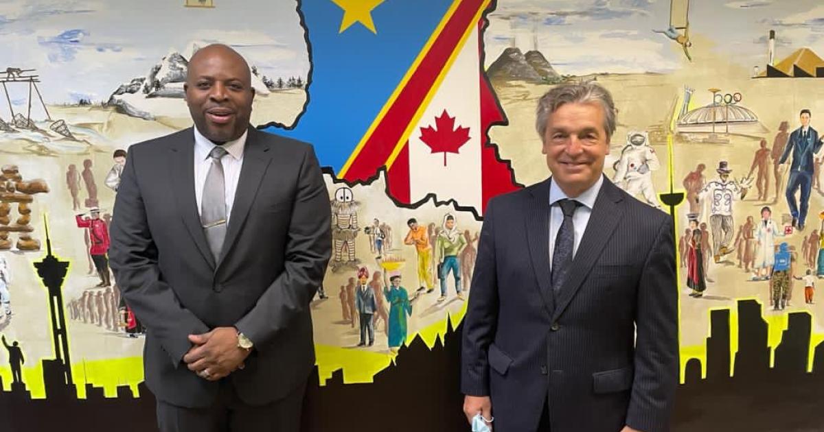 Didier Tshiyoyo avec l'ambasseur du Canada en RDC. Ph/Droits tiers.