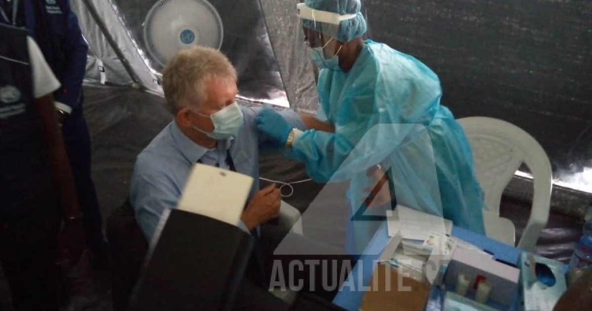 Jean-Marc Châtaigner reçoit le vaccin anti-Covid/Ph ACTUALITE.CD 