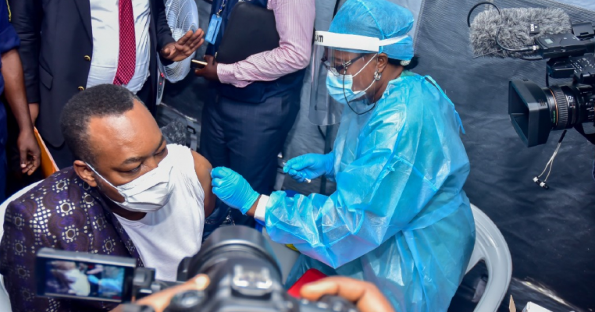 Dr Eteni Longondo, ministre de la Santé