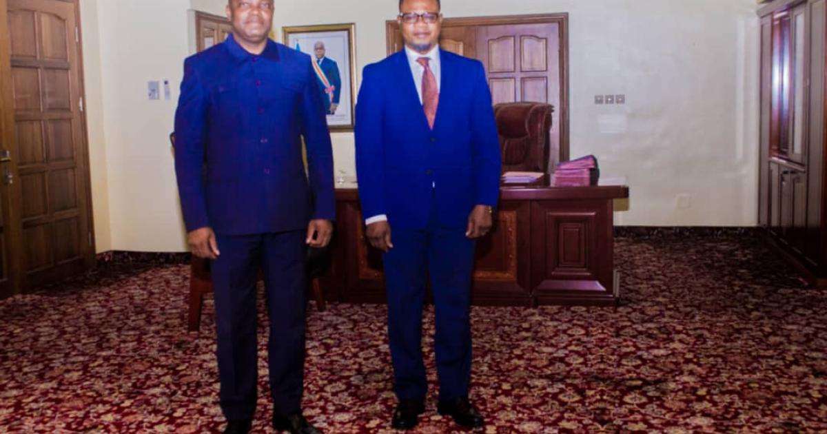 Le ministre en charge du Numérique, Eberande Kolongele et le DG de la SCPT, Didier Misère. Ph. Droits tiers. 