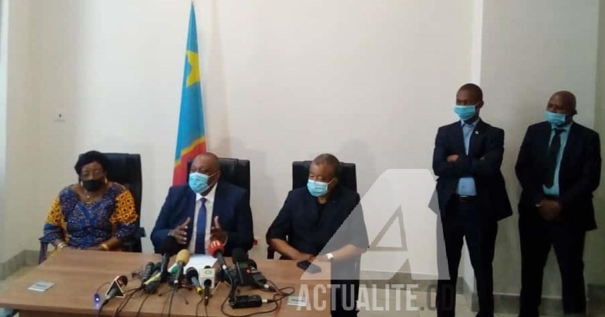 Jean-Jacques Mbungani, ministre de la santé et ses collaborateurs au cours d'une conférence de presse/Ph ACTUALITE.CD 