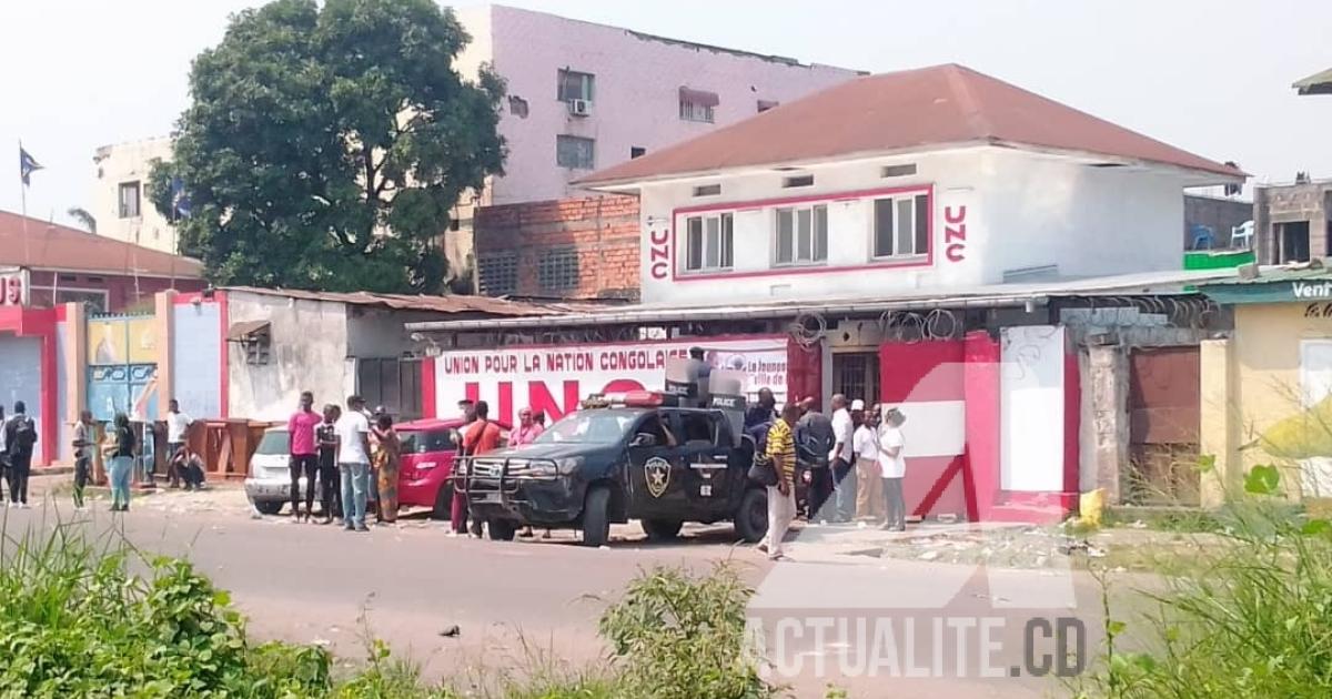 Une jeep de la police devant le siège de l'UNC/Ph. ACTUALITE.CD