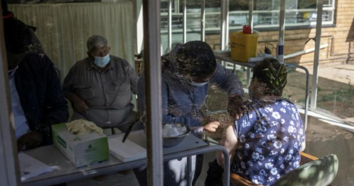 Vaccination contre le Covid-19 dans une résidence pour personnes âgées, le 19 mai 2021 près de Klerksdorp, en Afrique du Sud afp.com - Michele Spatari