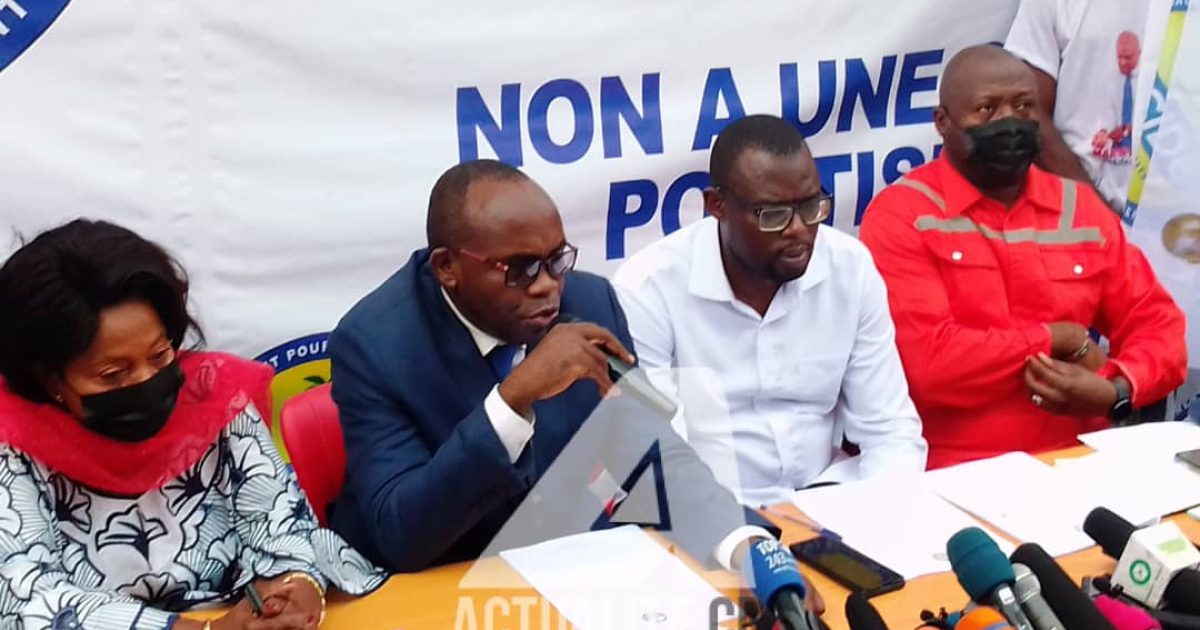 sur la photo, le SG Devos Kitoko entourés des députés Charlotte Massiala, Jean-Baptiste Muhindo Kasekwa et Ados Ndombasi/Ph ACTUALITE.CD  