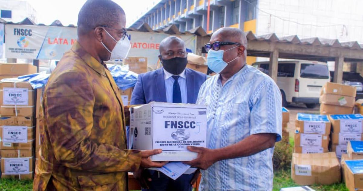 Remise des équipements de lutte contre le Coronavirus, dons du FNSCC à 5 structures sanitaires de la ville de Kinshasa. Ph. Droits tiers.