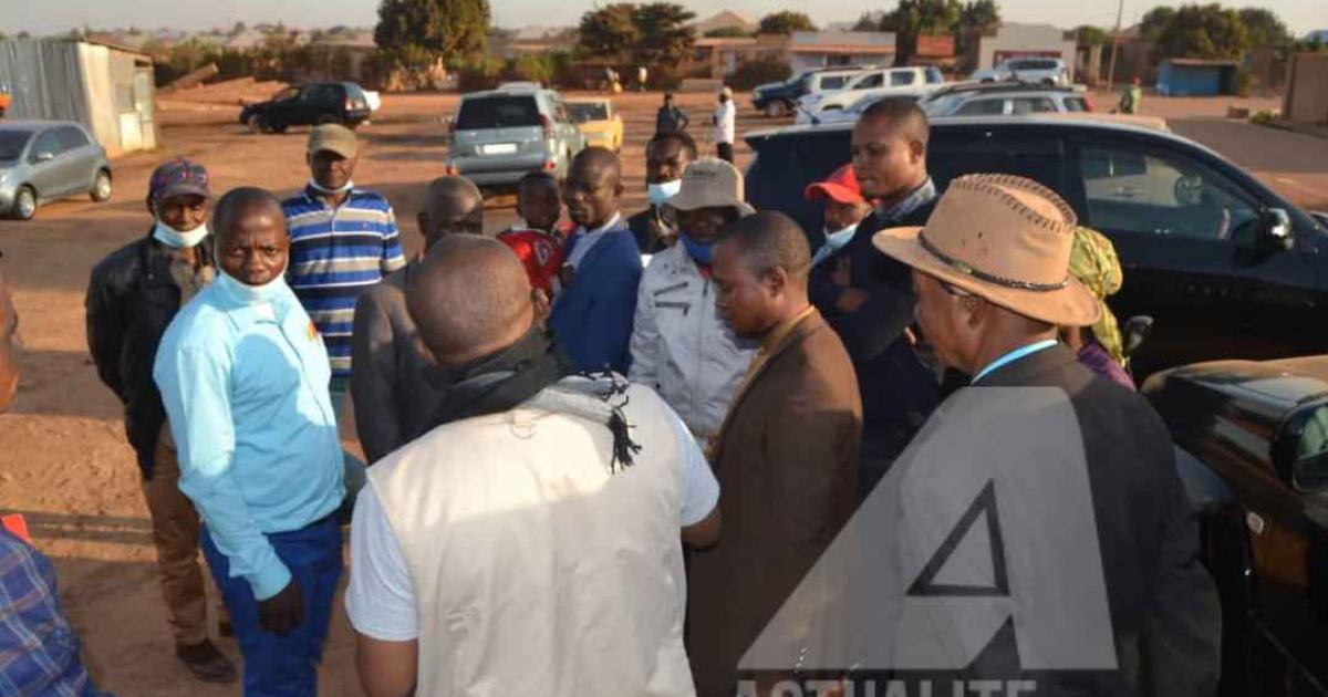 La famille des victimes devant le gouvernorat de Lualaba Ph/actualite.cd