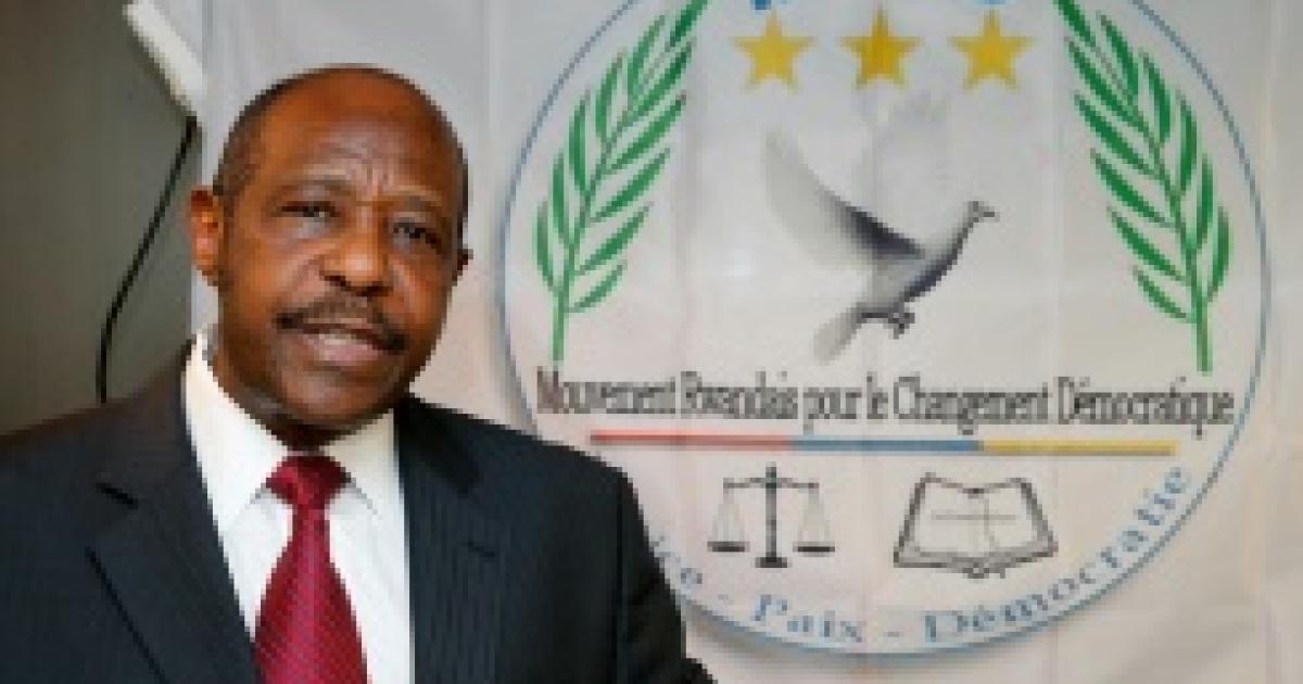 Paul Rusesabagina, président du Mouvement rwandais pour le changement démocratique (MRCD) lors d'une conférence de presse, le 18 juin 2019 à Bruxelles/AFP  