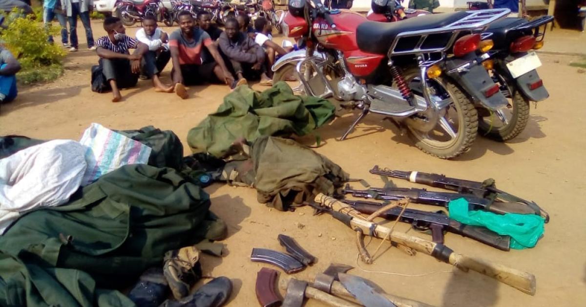Personnes appréhendées et les effets militaires