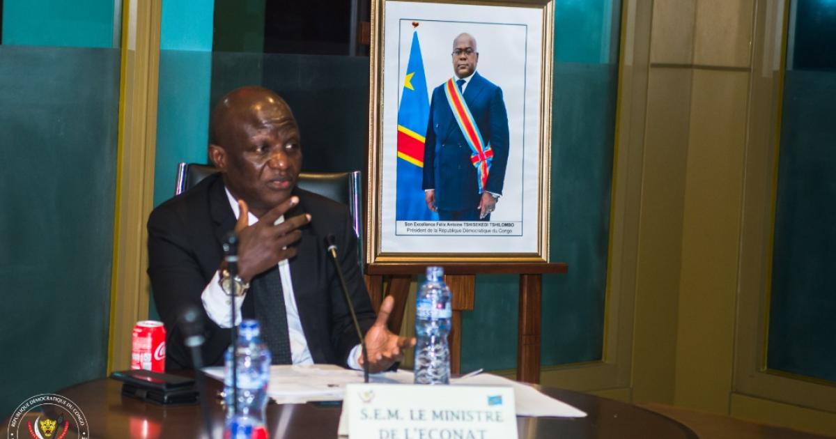 Le ministre de l'économie, Jean-Marie Kalumba face au collectif des parlementaires pour l'action sociale. Ph. Droits tiers.