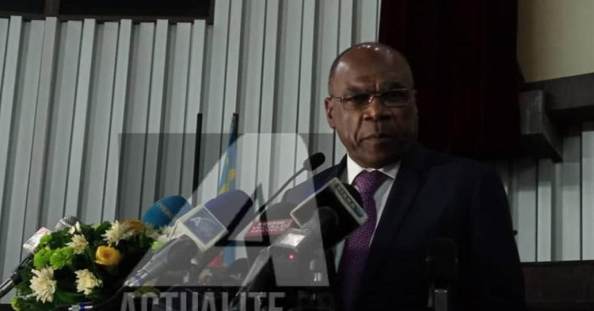 Léonard She Okitundu lors d'une conférence de presse ce vendredi 30 novembre 2018