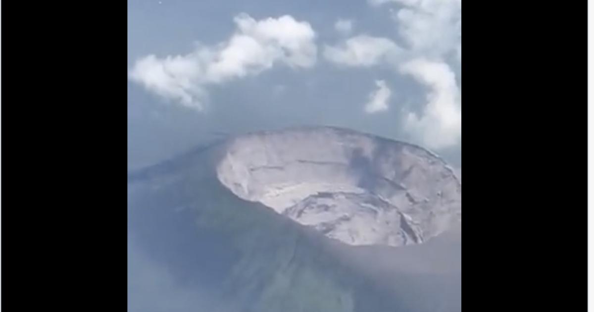 Une vue aérienne du cratère du Nyiragongo 