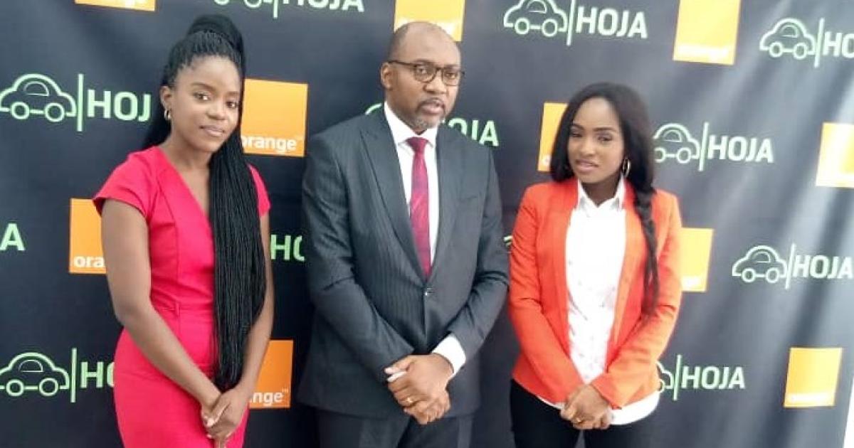 De gauche à droite, Ursula Ndombele Présidente HOJA, Serge Kahozi Directeur marketing et commercial Orange, Magalie Bueyasadila Vice-présidente HOJA