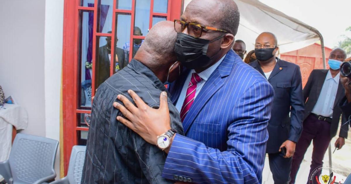 Christophe Lutundula en visite de réconfort à la famille de l'étudiant congolais mort en Inde