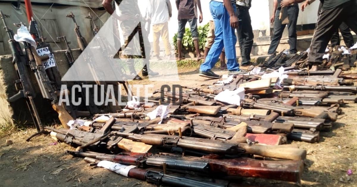 Des armes déposées par les miliciens auprès de l'armée au Nord-Kivu