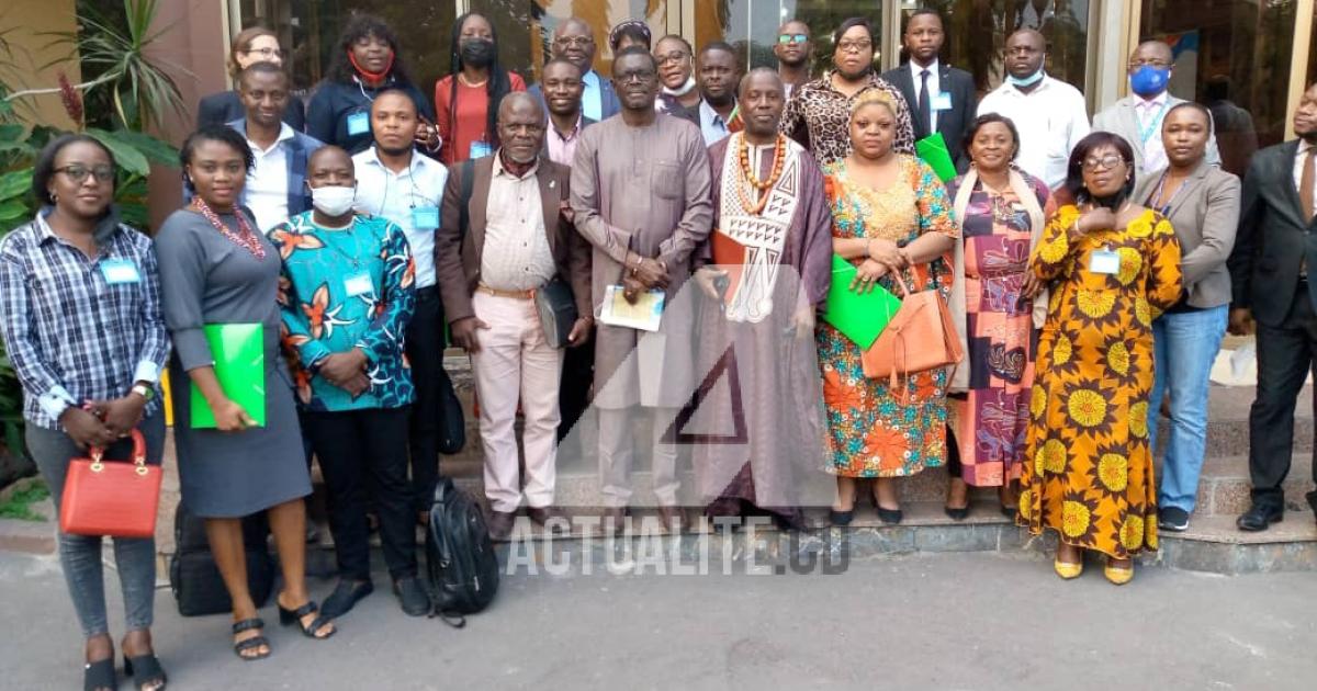 Les participants de l'atelier sur la justice transitionnelle organisé par le BCNDUH