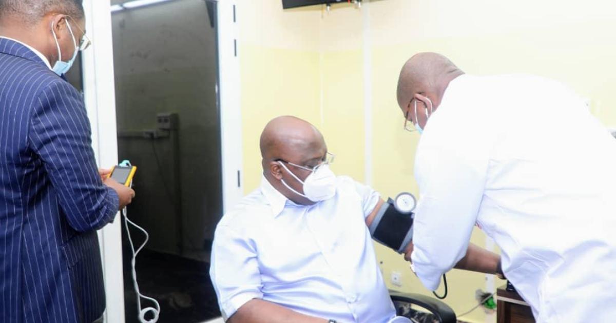 Félix Tshisekedi recevant sa première dose 