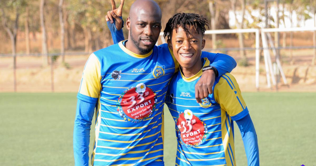 Youssouf Mulumbu sous le maillot du FC saint Eloi Lupopo