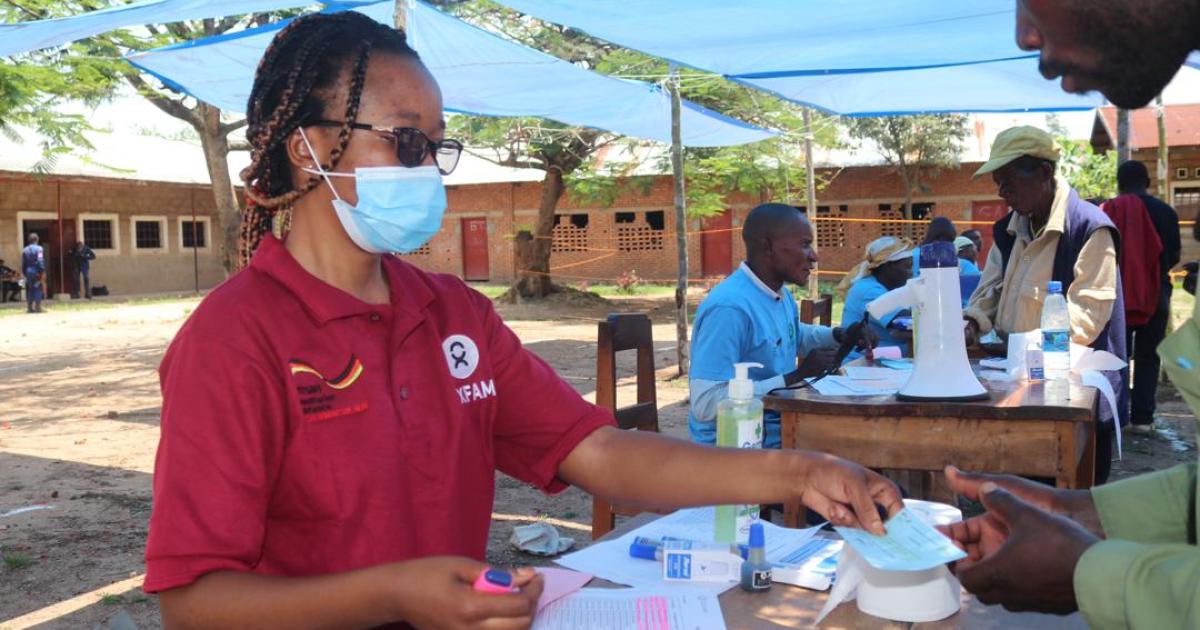 Oxfam distribue de cash aux familles déplacées au Sud-Kivu