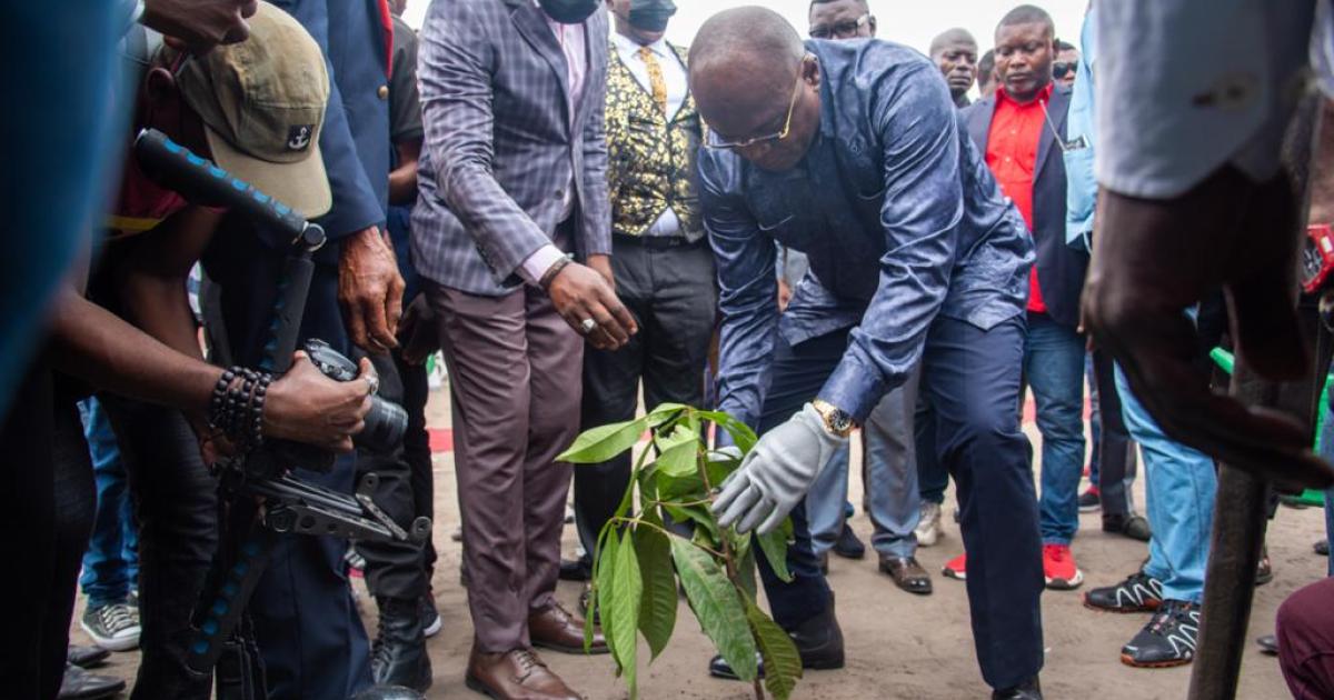 Gentiny Ngobila lors de la réhabilitation du CS Gama