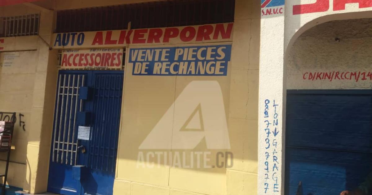 Une maison de vente des pièces de rechange des véhicules au niveau de Rond-point Kimpwanza dans la commune de Kasa-Vubu