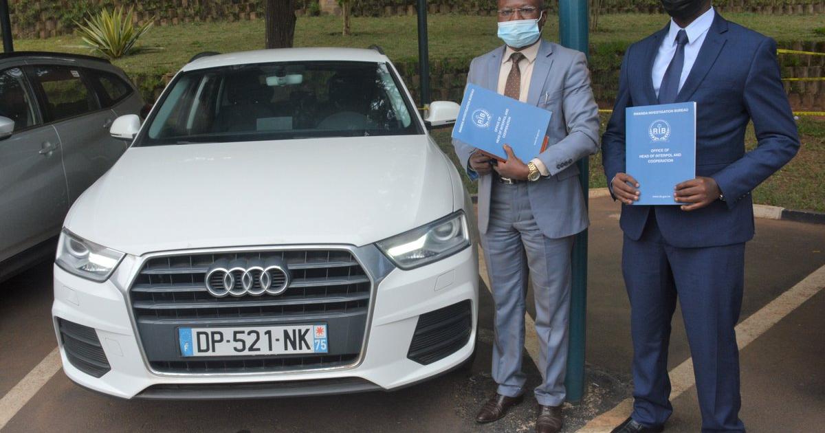 Voiture volée en RDC restituée par les autorités rwandaises à l’ambassade congolaise à Kigali 