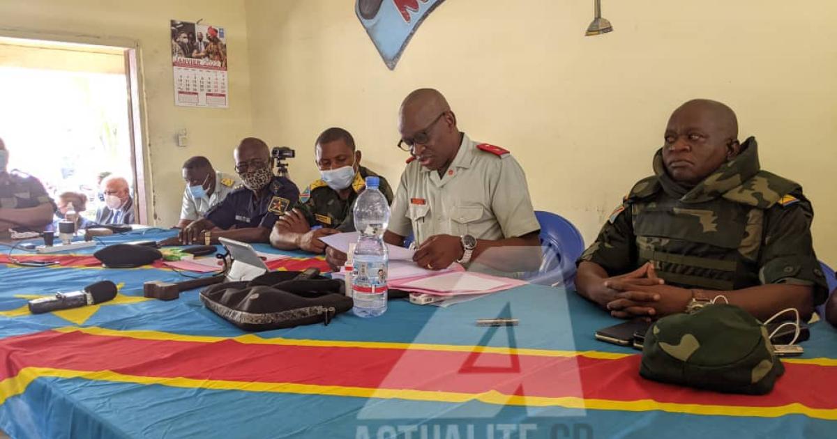 Le président de la Cour militaire de l'ex Kasaï Occidental, le général Jean Paulin Ntshayokolo lisant l'arrêt  