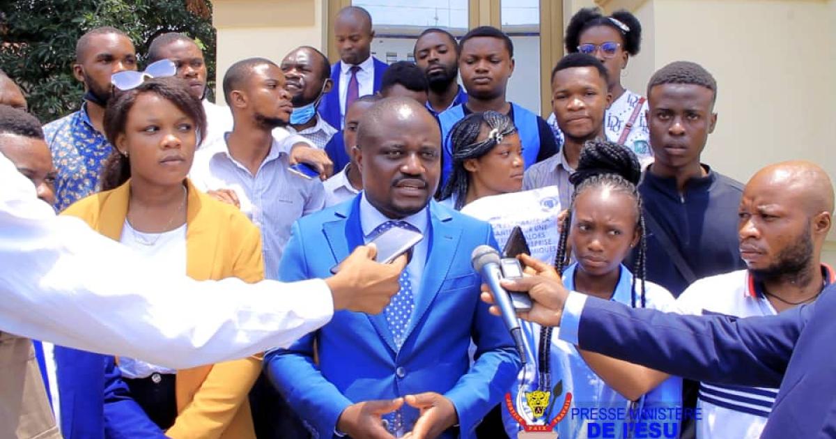 Muhindo Nzangi avec les étudiants de l'ISP