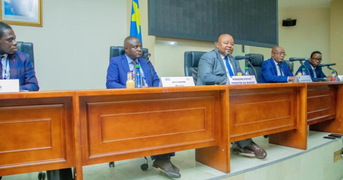 Muhindo Nzangi, Aimé Boji, et autres lors des négociations avec les CT et assistants