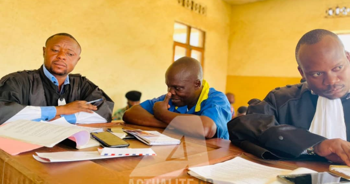 Le prévenu Nziavake assisté de ses avocats