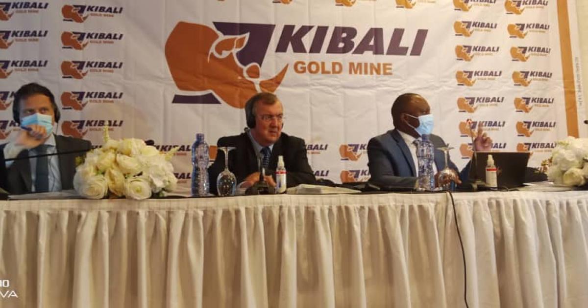 Le Président et CEO de Barrick Gold, Mark Bristow, au milieu, avec à sa gauche Mr Cyrille Mutombo,  Directeur résident de Kibali