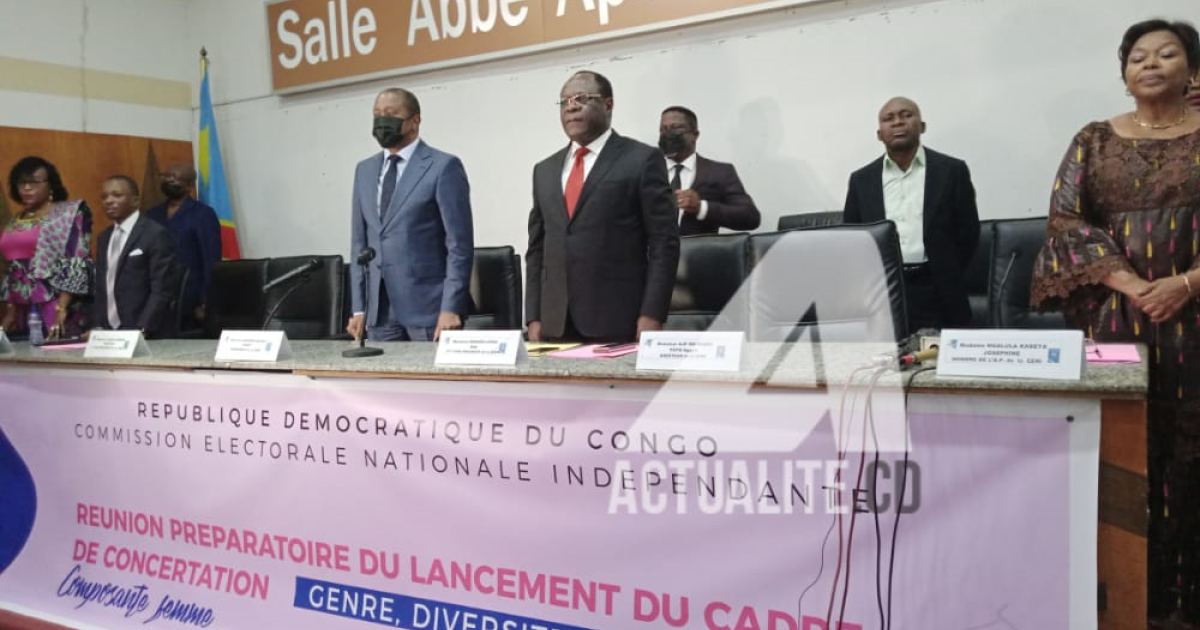 Les membres du bureau de la CENI au cours de la réunion sur l'inclusion politique des femmes