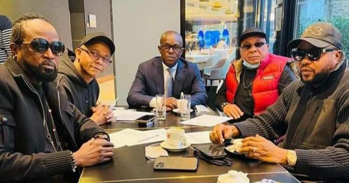 Werrason, JB Mpiana, Didier Masela et Alain Makaba autour de Amadou Diaby