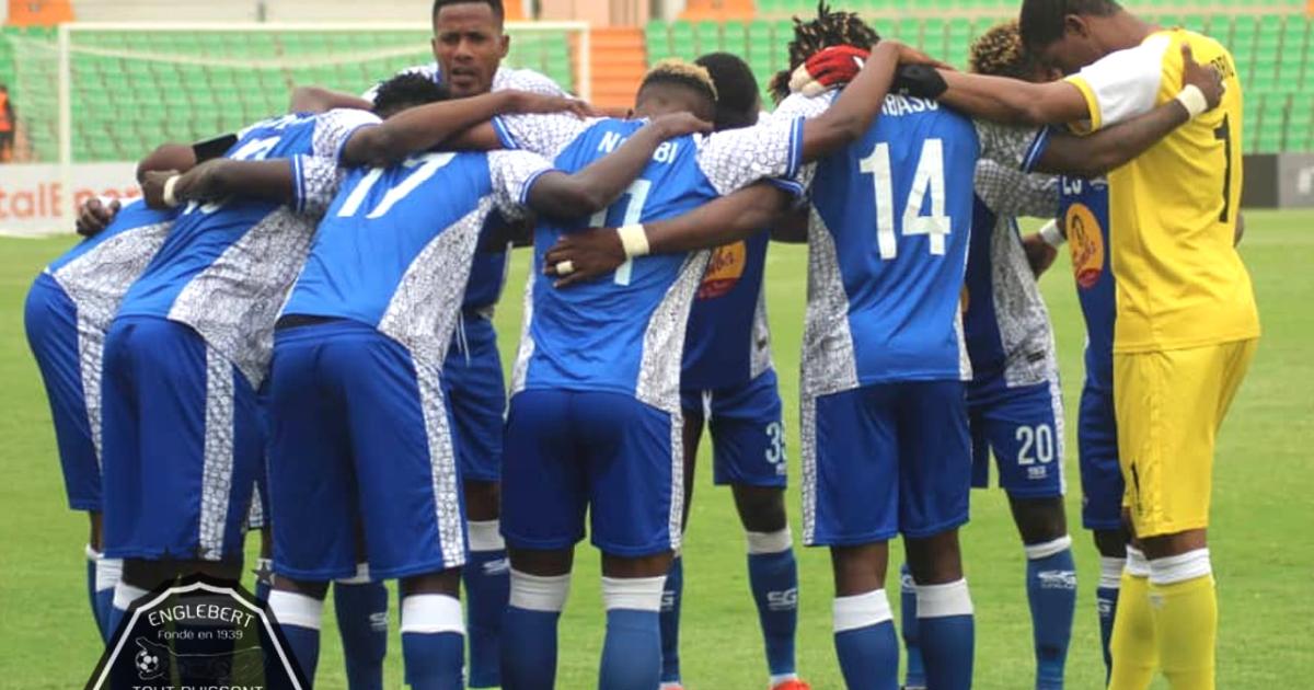 L'équipe de Mazembe lors d'un match contre Coton sport de Garoua au Roumdé Adjia stadium 