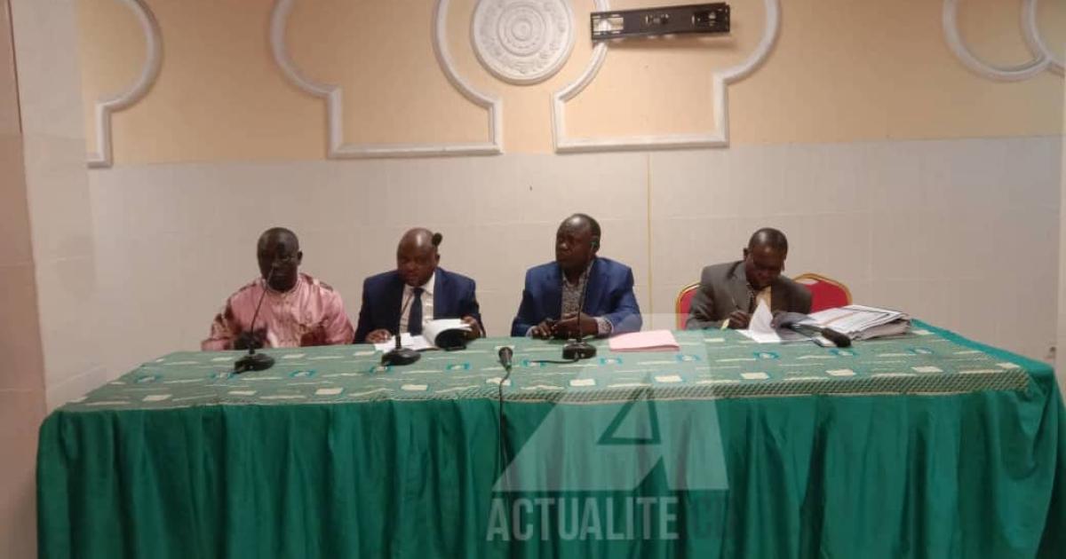 La CIK en échange autour de l'état de siège 
