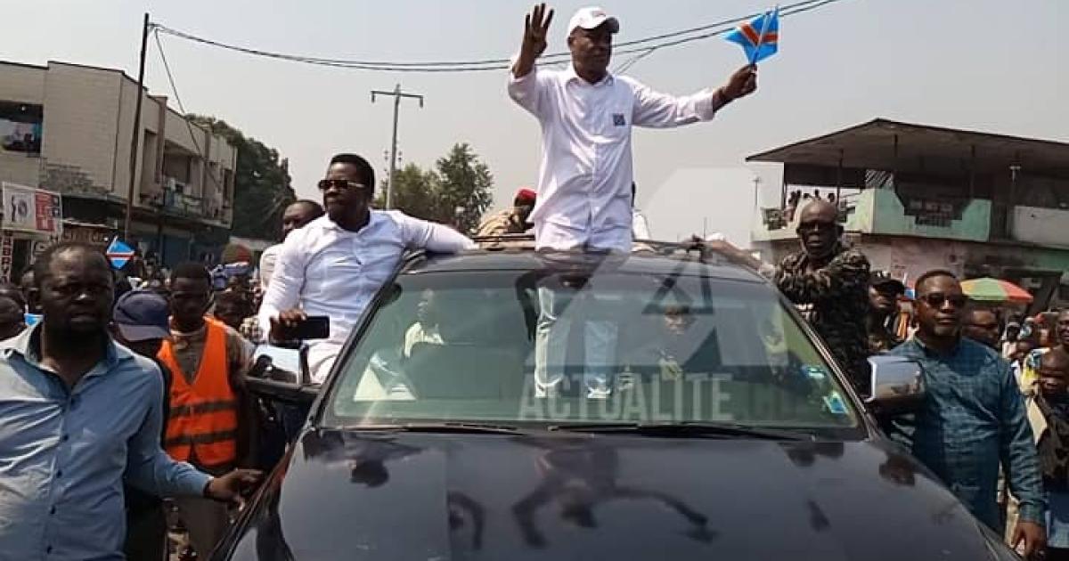 Martin Fayulu lors d'une marche visant à dénoncer le soutien du Rwanda au M23