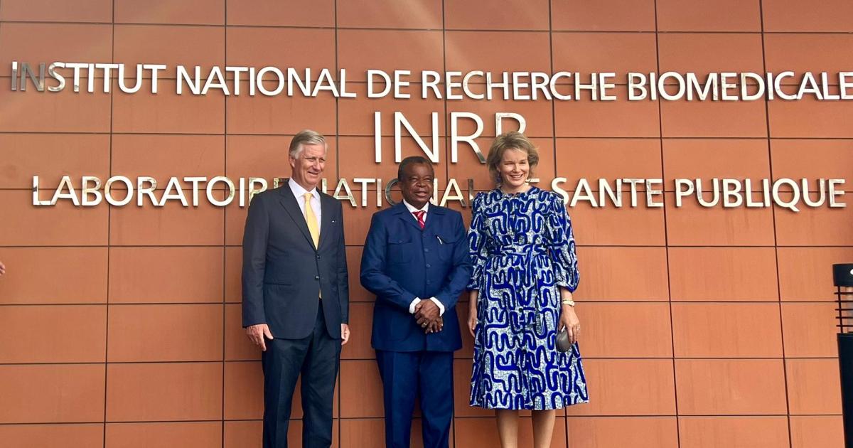 Dr Muyembe et le couple royal belge 